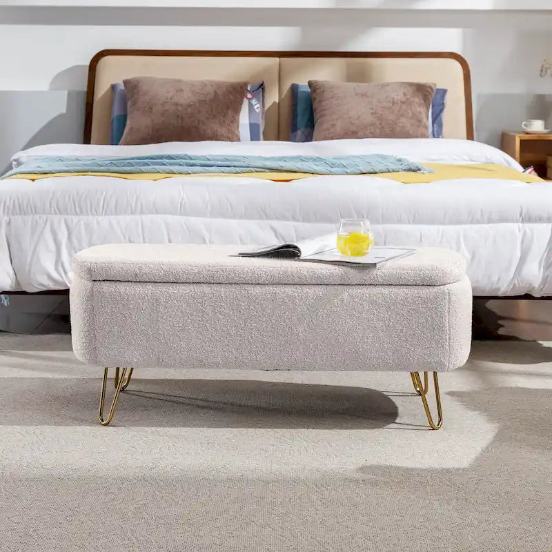 Banc de rangement ottoman rembourré en fausse fourrure avec pieds en épingle dorés Bleu ivoire