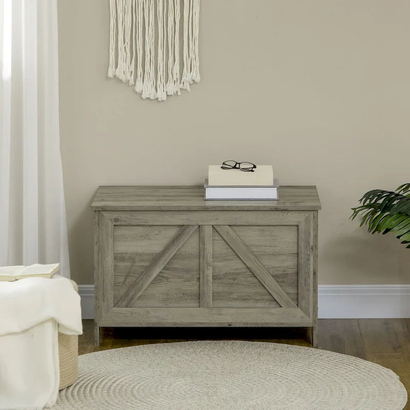 Coffre de rangement gris rustique avec couvercle relevable et charnière de sécurité, motif de porte de grange, banc d'entrée/chambre
