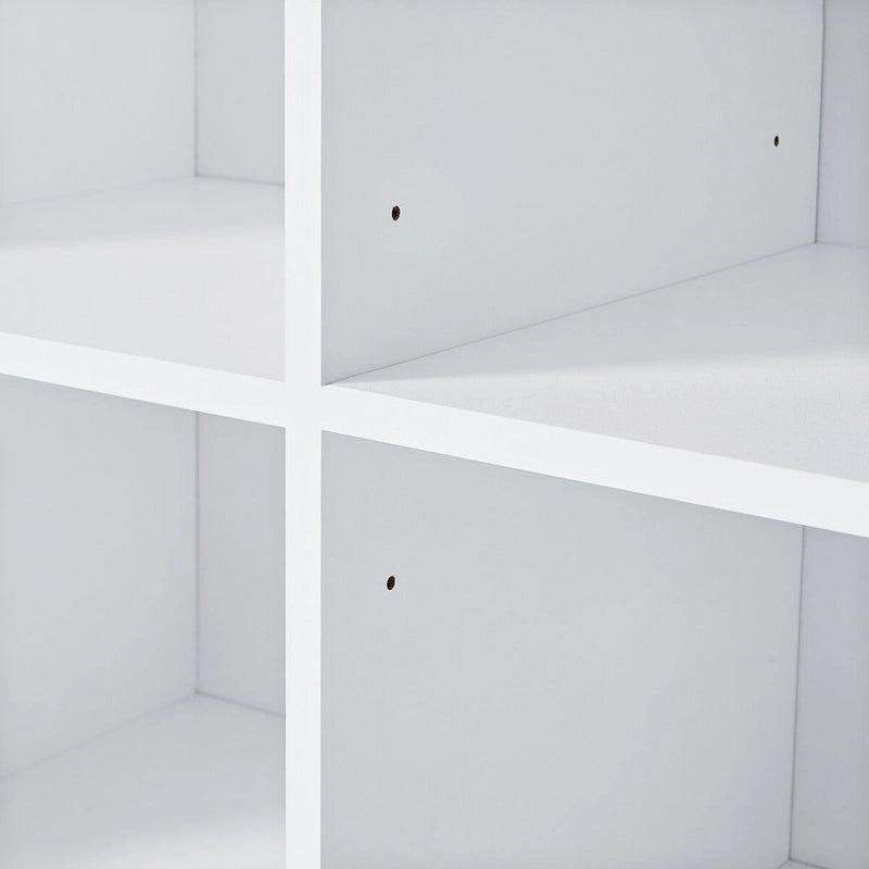 Haute armoire de rangement blanche avec portes, tiroirs et étagères ouvertes