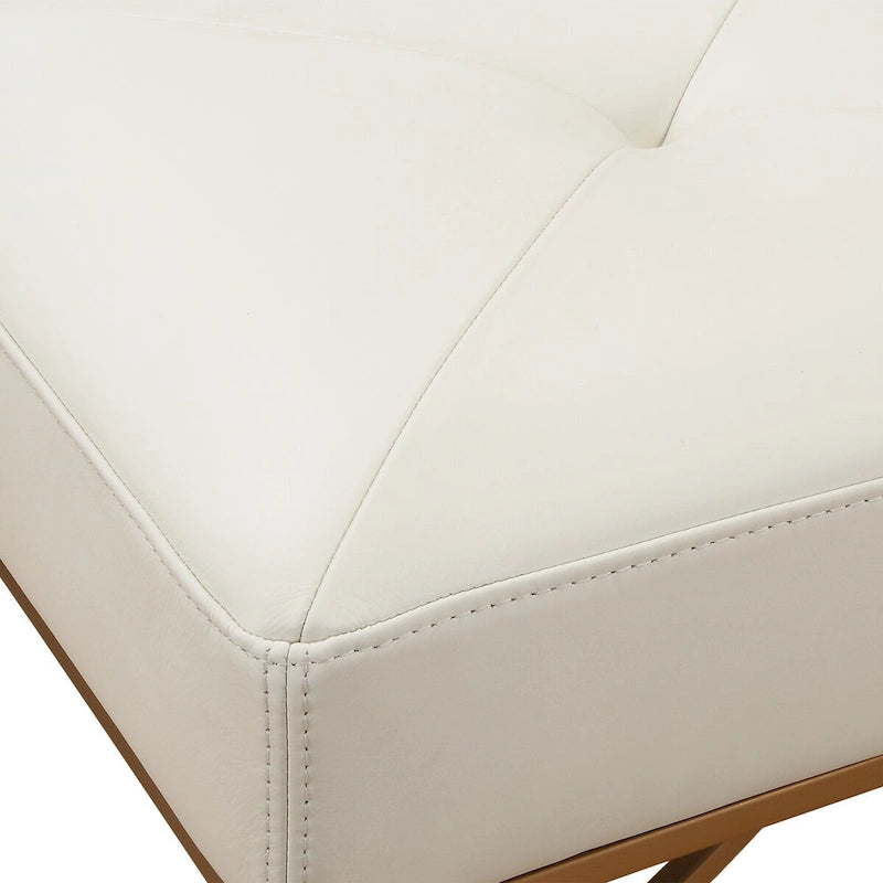 Banc capitonné en cuir pleine fleur ivoire avec base en acier brossé couleur laiton